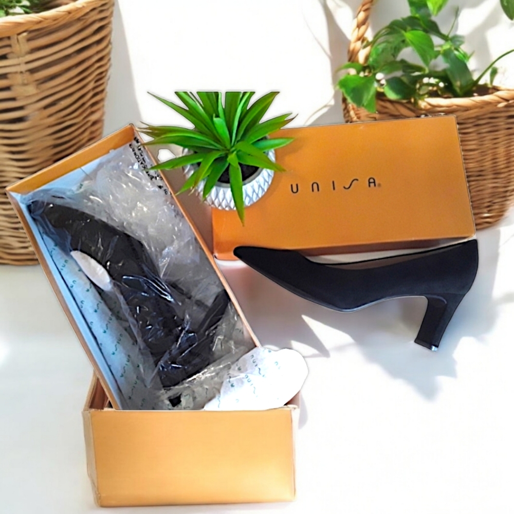Comfortable black heels women's size 9.5. NEW